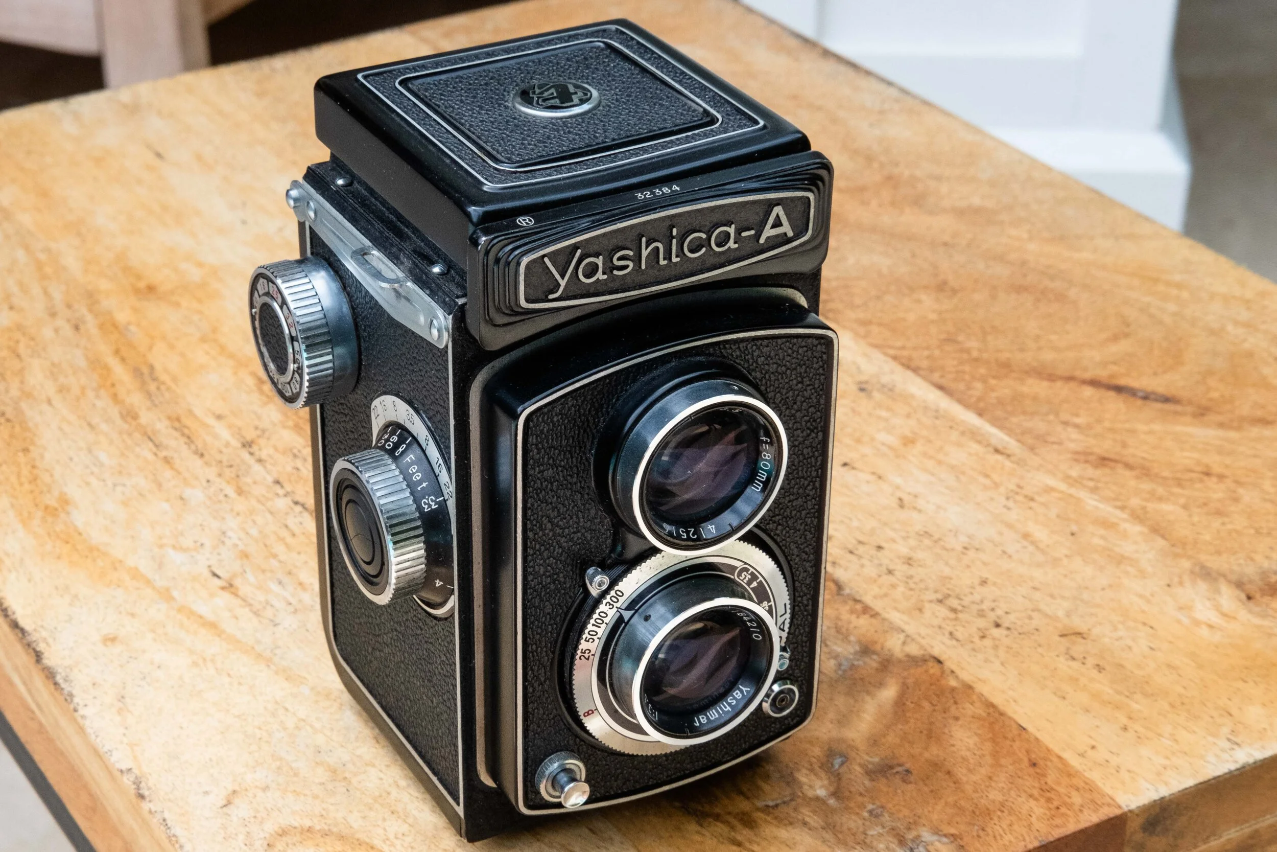 フィルムカメラ Yashica A 120 6x6 TLR Twin Lens Reflex Yashica-A TLR — Broken Camera . Club
